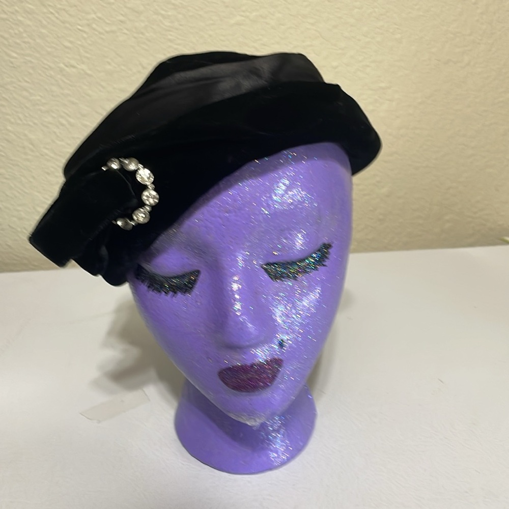 VINTAGE Women's Black Velvet With Rhinestone BroachPillbox Hat. Good Condition.